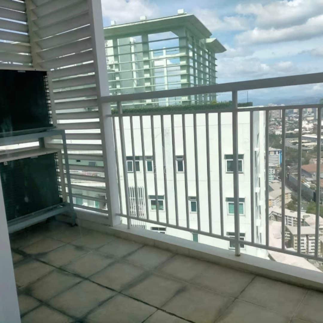 Fully-furnished-Penthouse-Unit-for-SALE-at-Sequoia-Tower-at-Two-Serendra-BGC